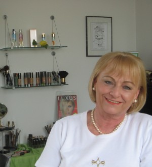 Ingeborg Triembacher führt ein Beauty Studio für Gesichts-und  Körperpflege und bietet auch Energiekosmetik